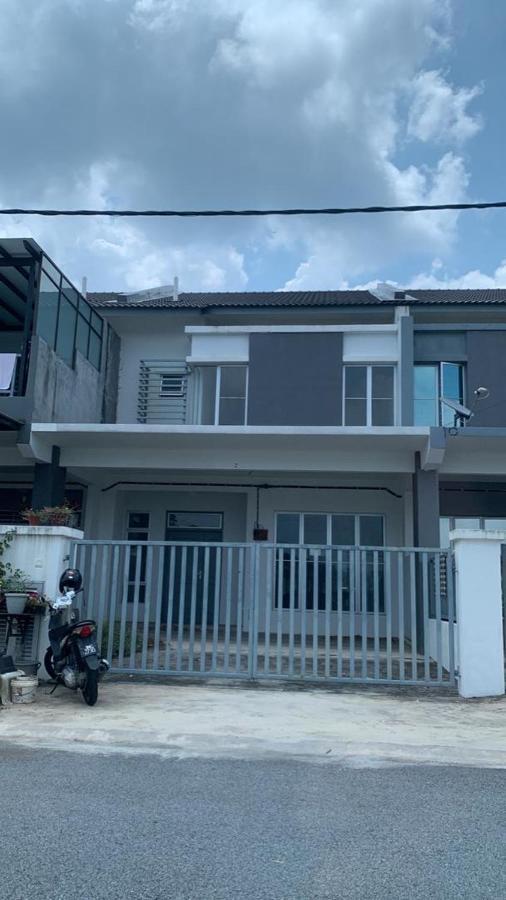 Cempaka Homestay Soga Perdana Batu Pahat Exterior photo