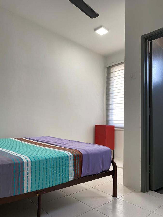 Cempaka Homestay Soga Perdana Batu Pahat Exterior photo